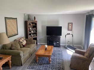 832 Badger Ln, Lake Geneva, WI 53147
