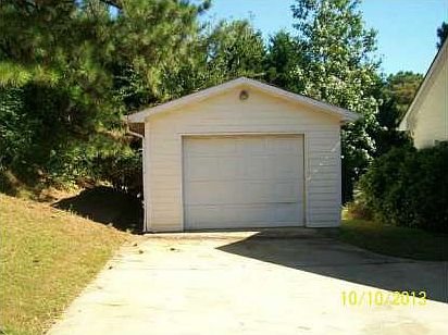 4th image of 304 Landon Dr SE