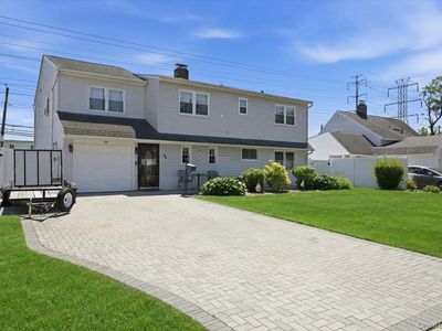 30 Universe Drive, Levittown, NY, 11756