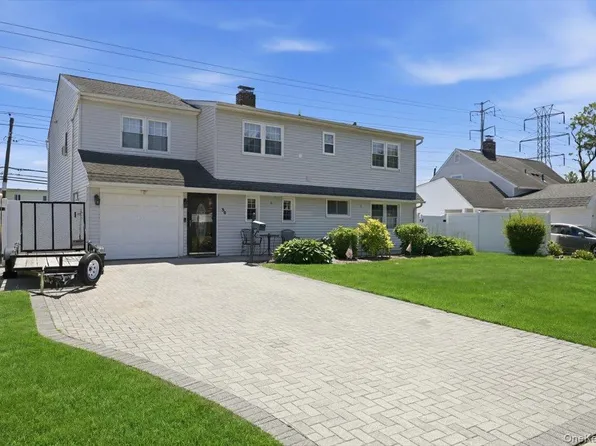 30 Universe Drive, Levittown, NY 11756