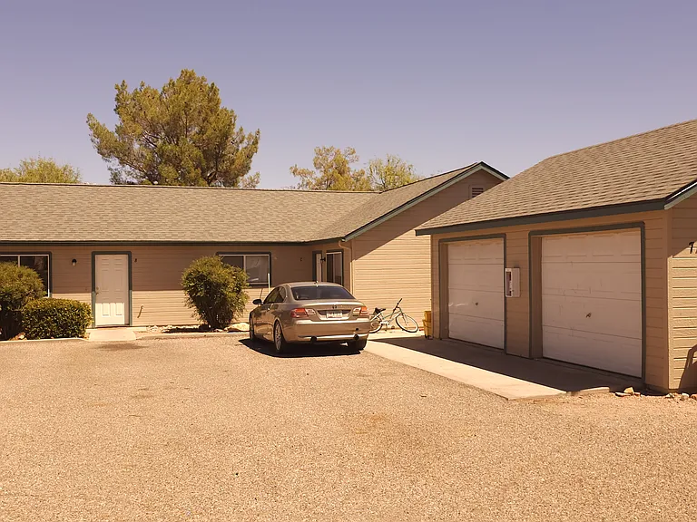 715 S Skyline Way #B — Photo 1