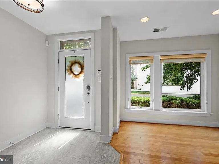 2916 Penny Ln — Photo 6