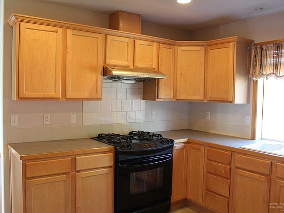 5th image of 515 NE Robin Ct