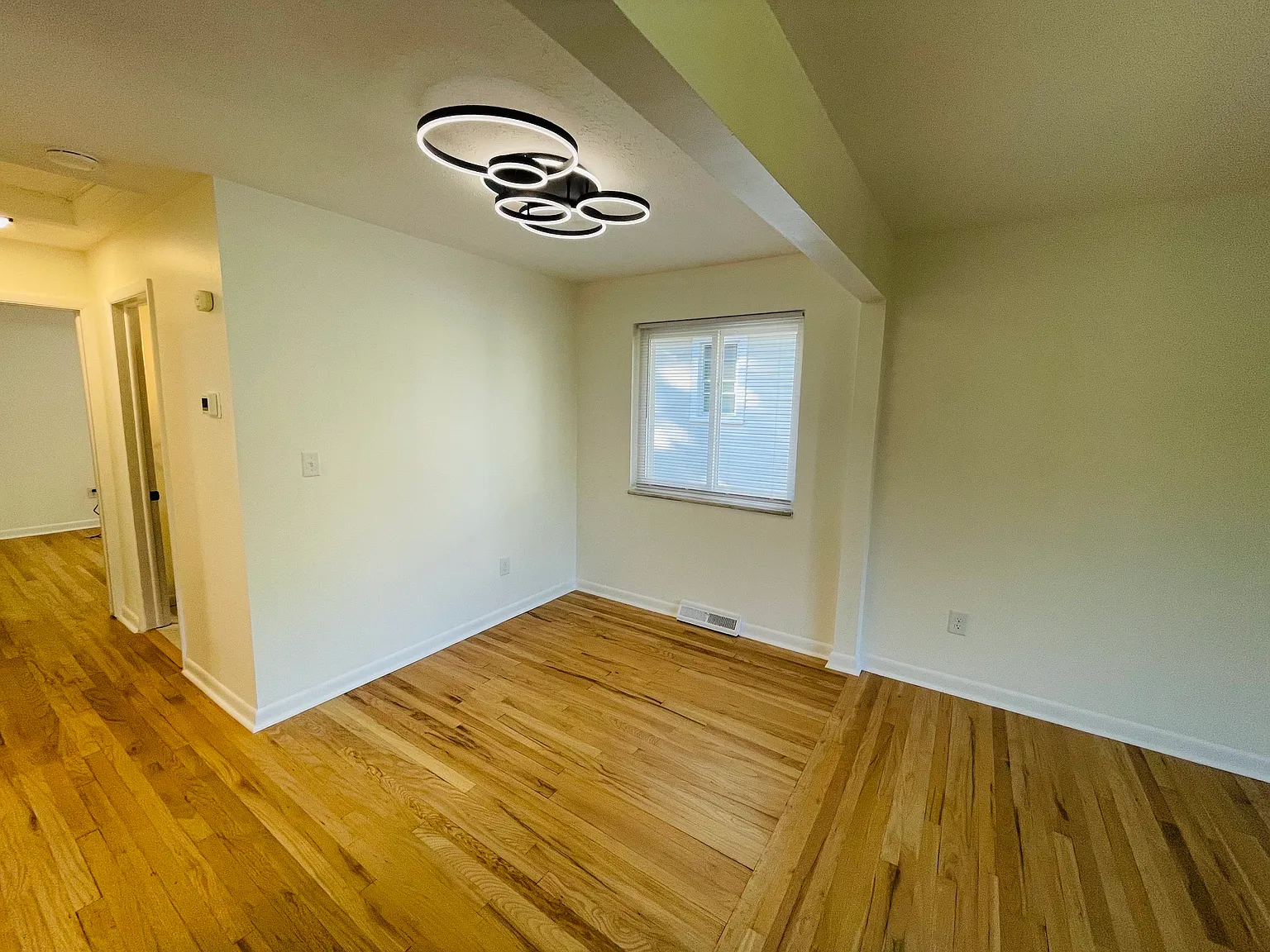 Mathews Ave, Lakewood — Photo 3
