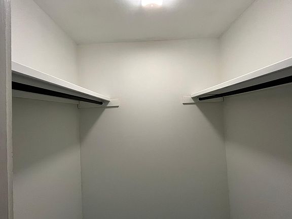 5th image of 220 Bitterwood Dr