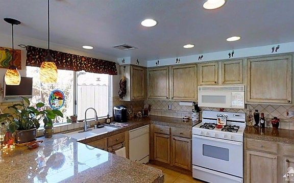2nd image of 52885 Avenida Alvarado