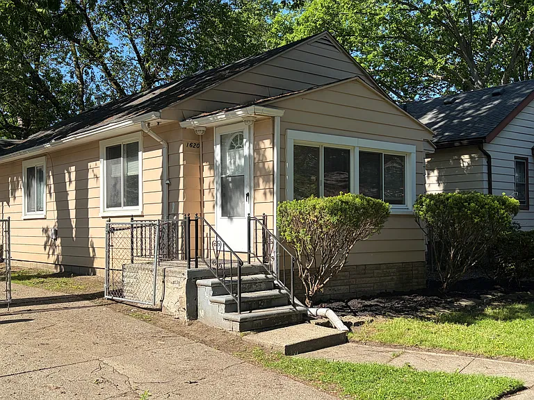 1620 Channing St — Photo 2