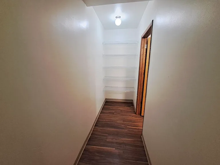 Rolling Hills Apartments — Photo 33