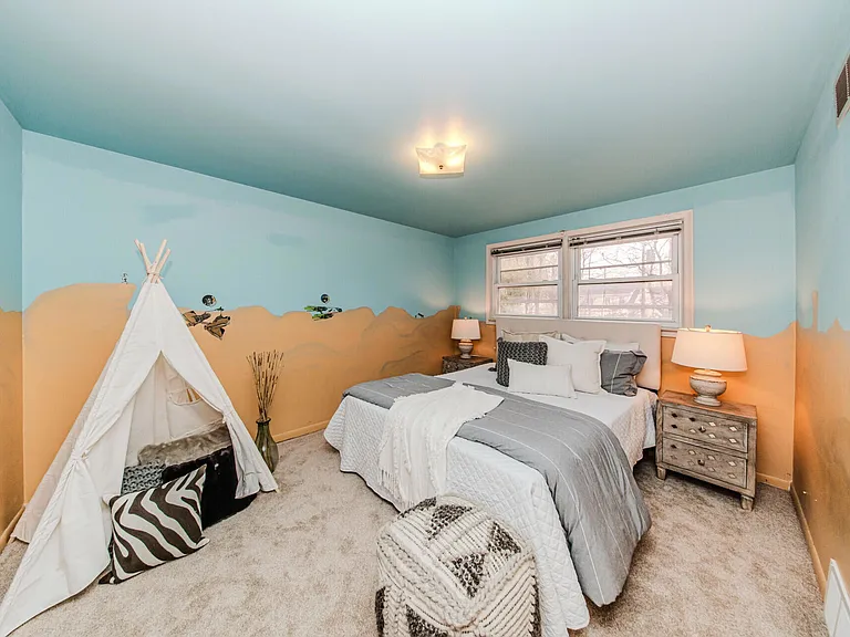 539 S Sheldon Rd — Photo 28