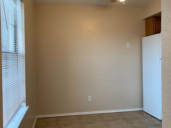 3rd image of 1011 Meadowlark Ct SE APT 2