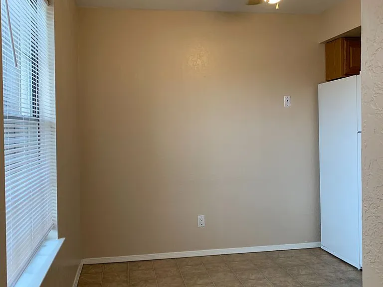 1011 Meadowlark Ct SE — Photo 3
