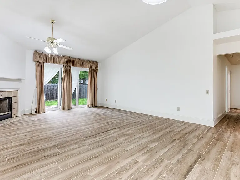 4617 Feathercrest Dr — Photo 8