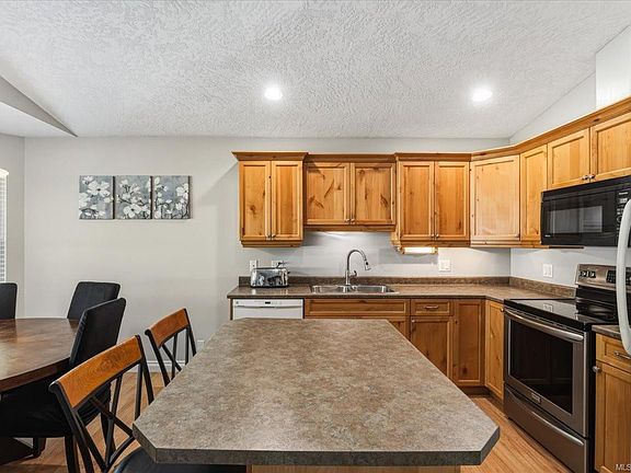 5th image of 1765 Cameron Cres