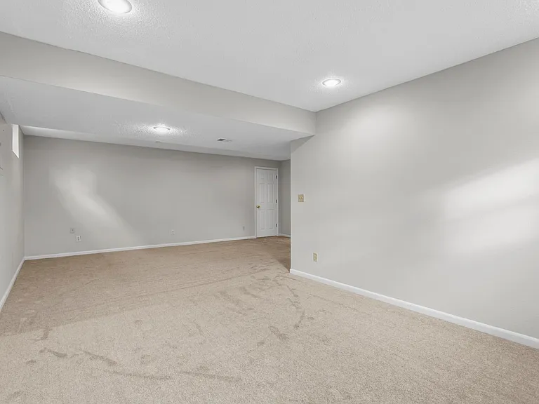 1600 NE Harvest Ln — Photo 33