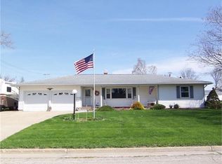 419 W 15th St, Vinton, IA 52349