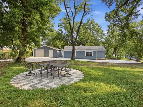 6818 Agnes Ave, Kansas City, MO 64132