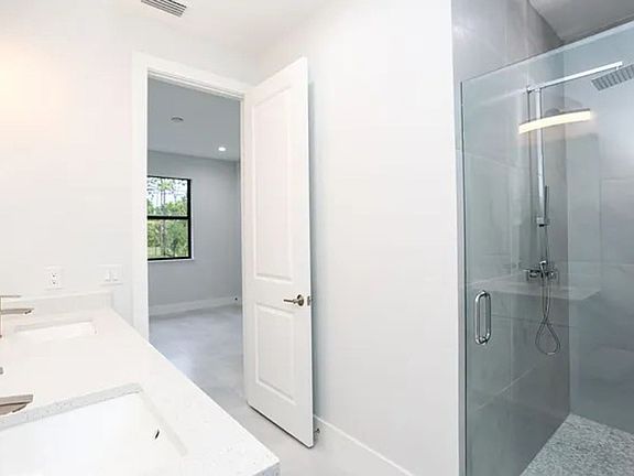 2nd image of 3030 Thomasson Dr Unit 201