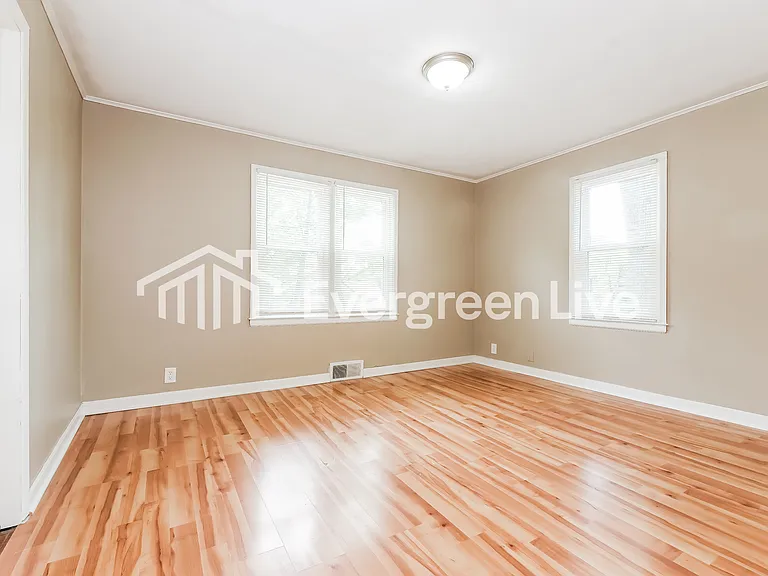 13128 Parker Ave — Photo 9