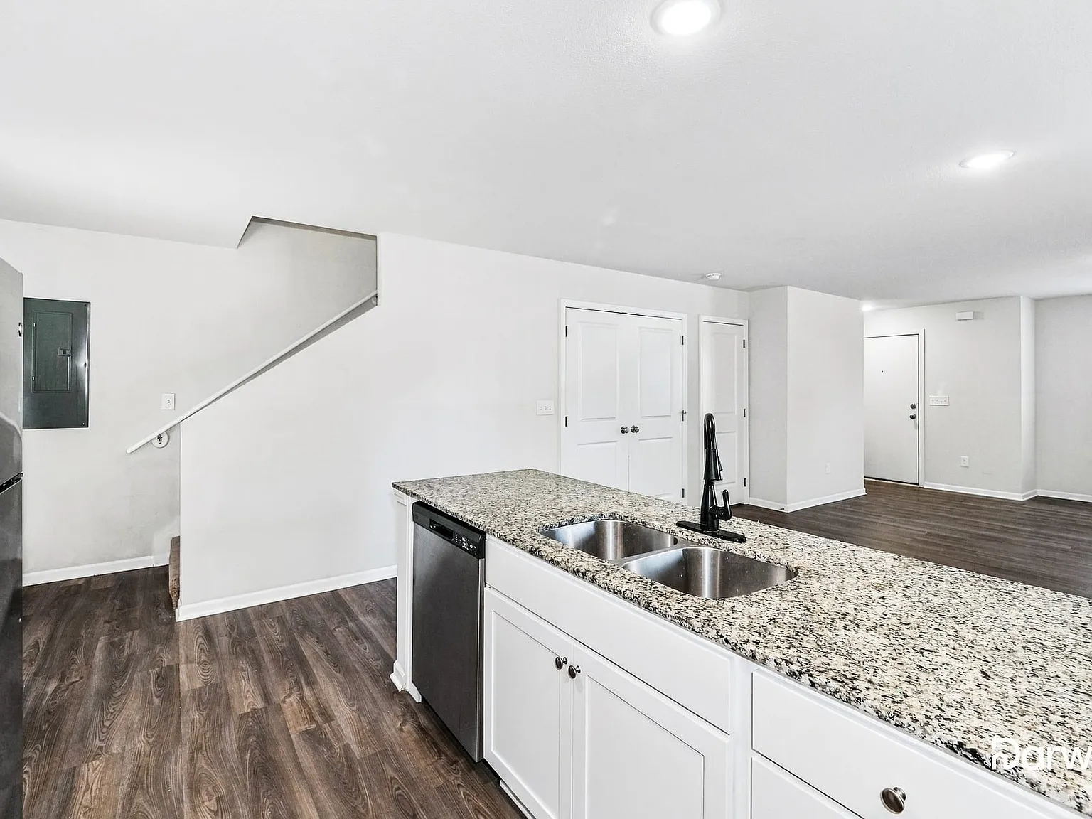 3 bed, 2.5 bath, 1271 sqft, $1,760 — Photo 4