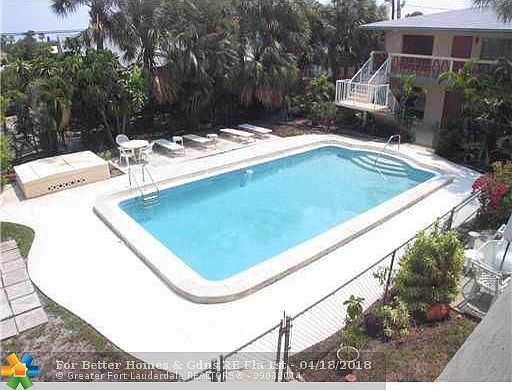 4th image of 2616 NE 30th Pl APT 6