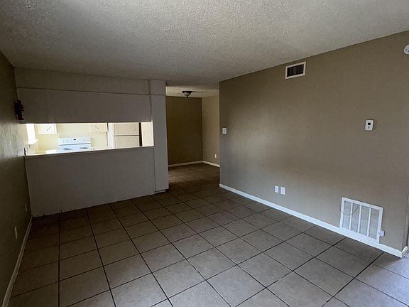 5th image of 2209 Jennifer Dr APT 3