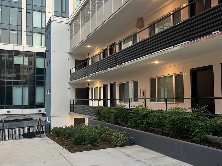 Maverick Apartments — Photo 10