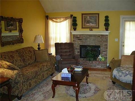 3rd image of 206 Arrowood Dr
