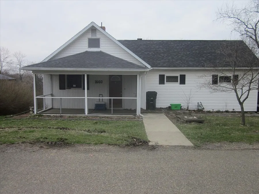 1660 Skyline Hts photo 1