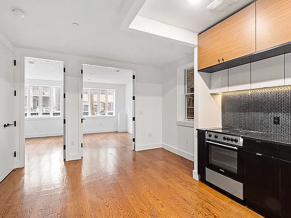 2nd image of 194 Hawthorne St #1F