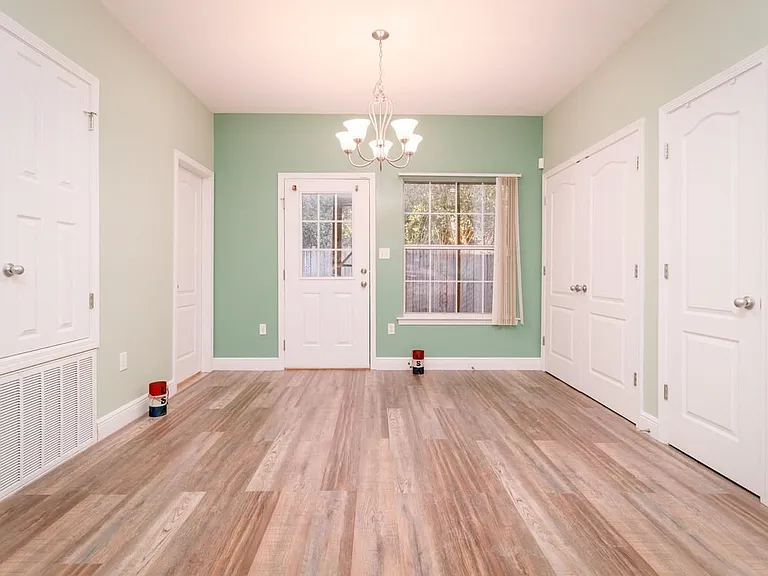 827 Fairview Dr #3 — Photo 9