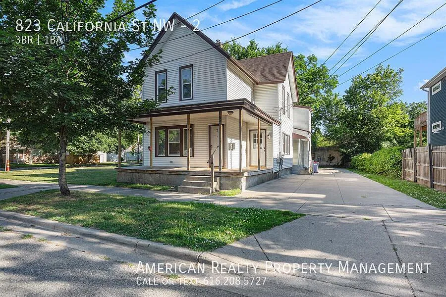 3 bed, 1044 sqft, $1,900 — Photo 1
