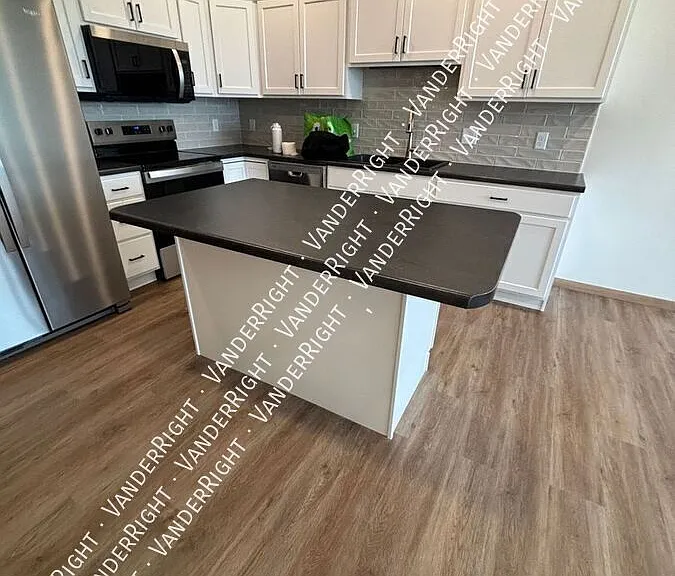 2415 E Cama Pl — Photo 4