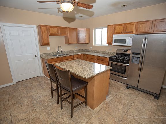 3rd image of 326 Pleasant St #1