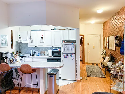 Rented by Francine Realty | media 7