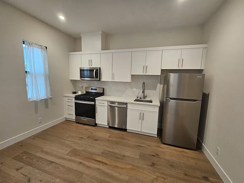 Kitchenette - Stove, Oven, Microwave, Dishwasher, Refrigerator