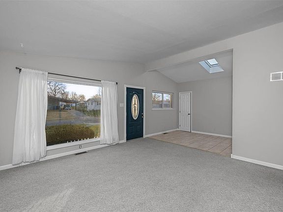 3rd image of 305 Versailles Dr