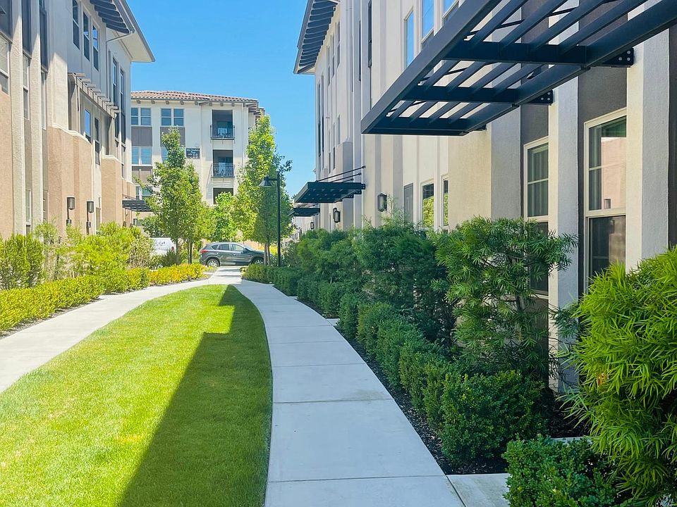 1st image of 973 Elderflower Pl