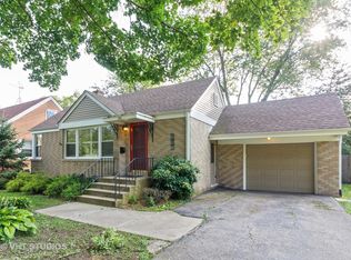 134 Iroquois Dr, Clarendon Hills, IL 60514
