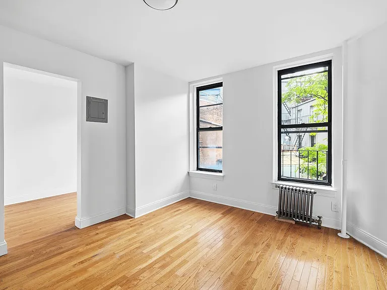 18 Cornelia St #1 — Photo 3