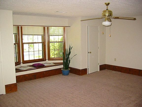 bonus room/4th bedroom