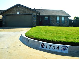1704 Penn Ln, Moore, OK 73160