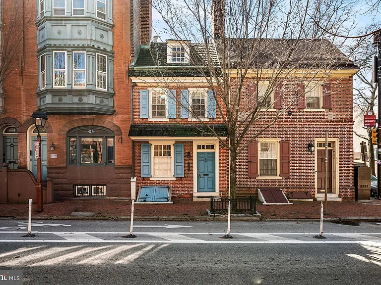 438 Spruce St — Photo 1