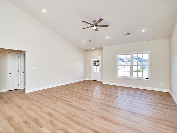 5th image of 2586 Revolution Dr