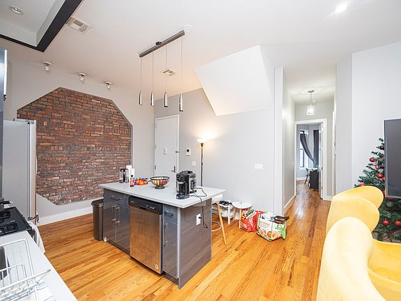 2nd image of 32 Belvidere St APT 1