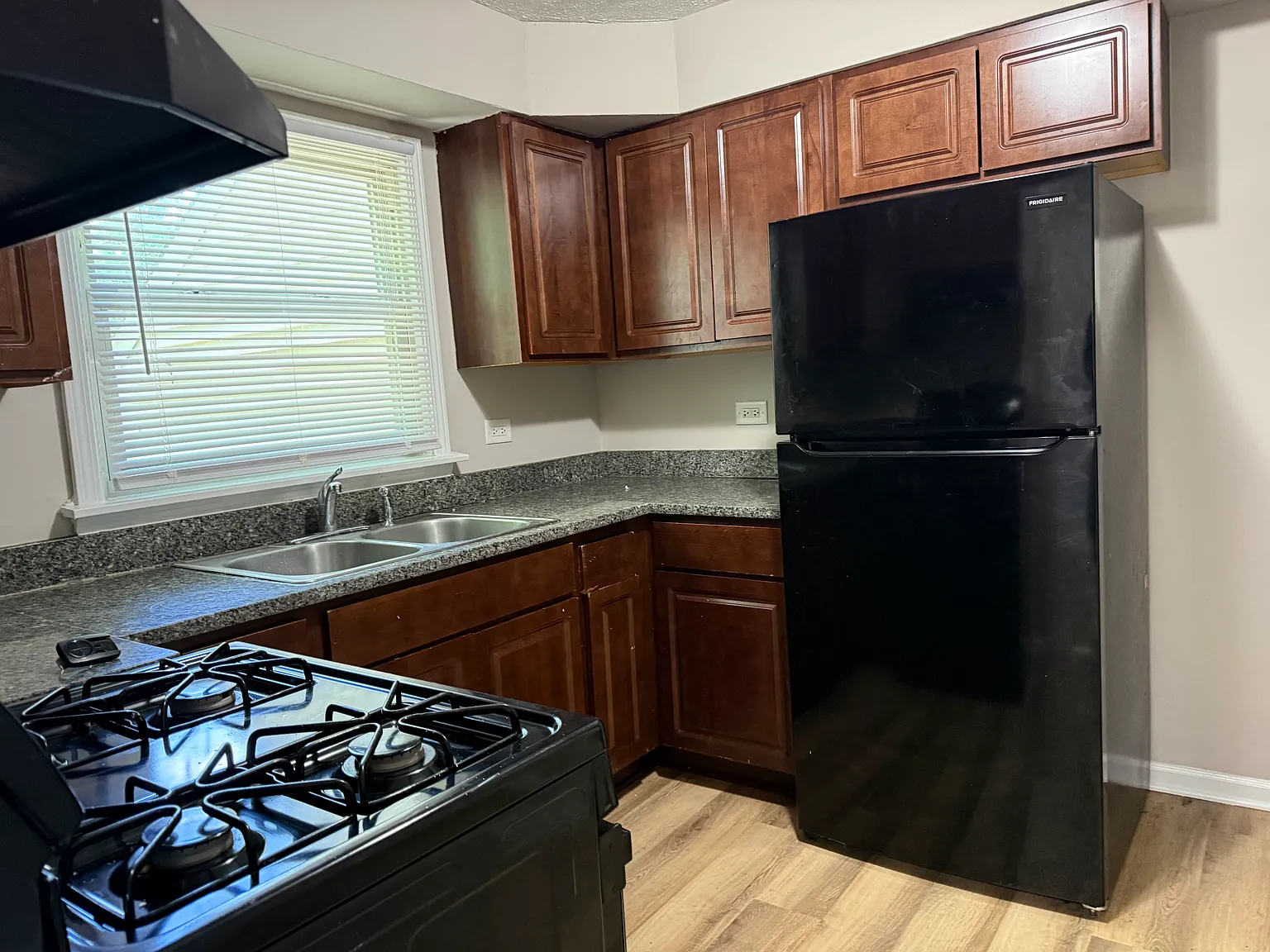 4 bed, 1200 sqft, $2,600 — Photo 3