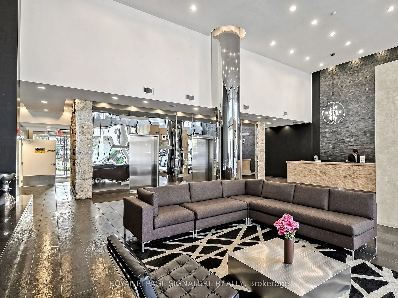 Bliss Condos — Photo 3