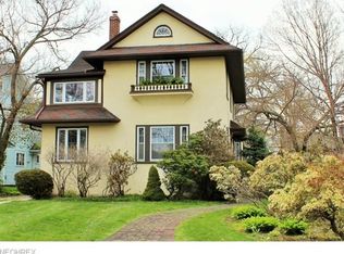 1061 Forest Cliff Dr, Lakewood, OH 44107