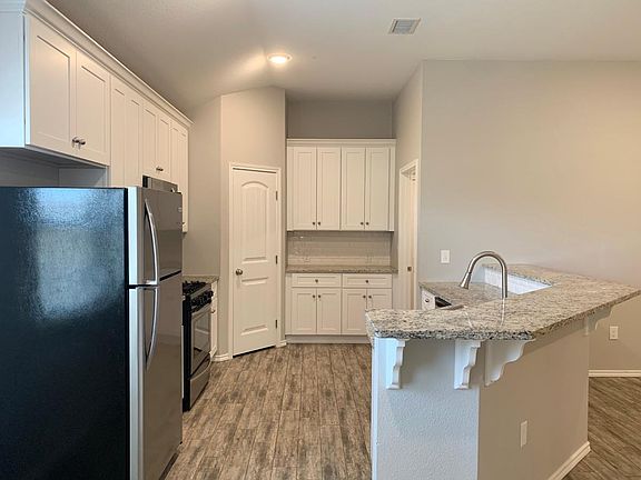 5th image of 1305 E Spruce Ave