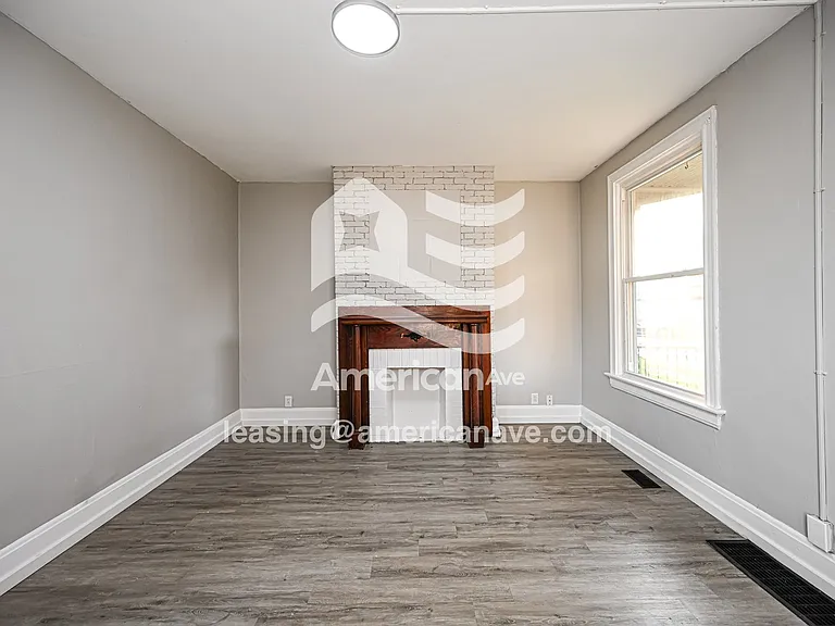 677641_002_dining_room_3.jpg