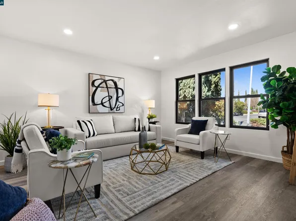 17 W Trident Dr, Pittsburg, CA 94565